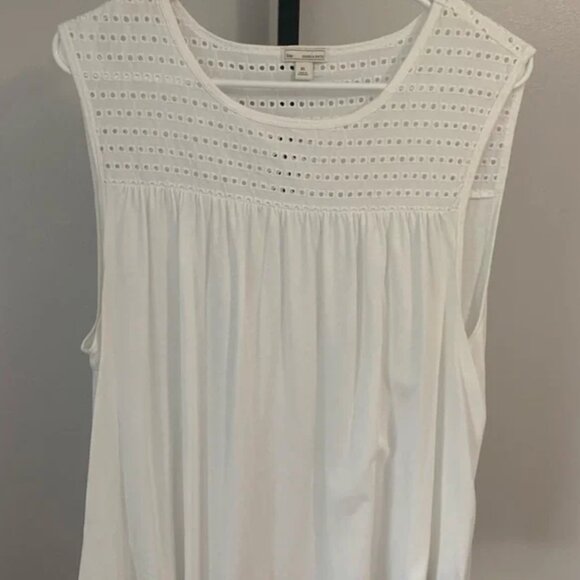 Gap White Eyelet Tank – XL | Effortlessly Chic - Picture 12 of 13